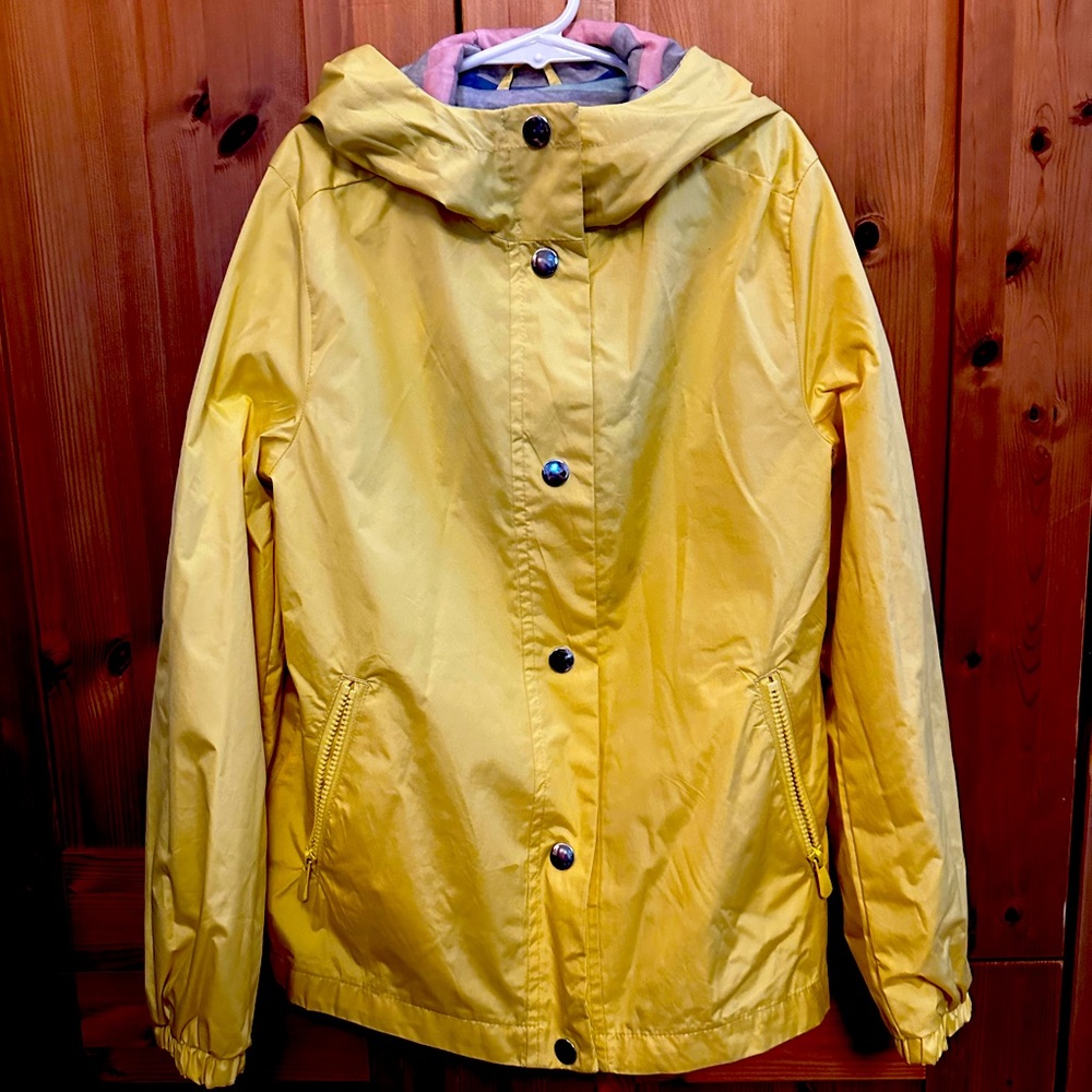 Cute lightweight rain resistant jacket!